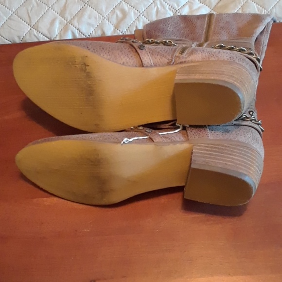 Boots - Picture 3 of 4